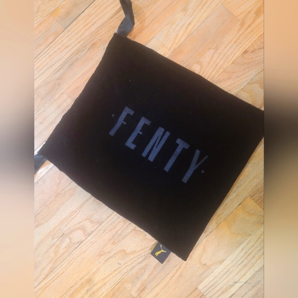 Fenty ( Rihanna) Duster Storage Bag